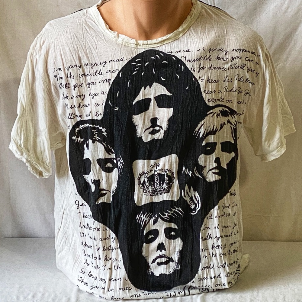 Unique 100% cotton QUEEN tee